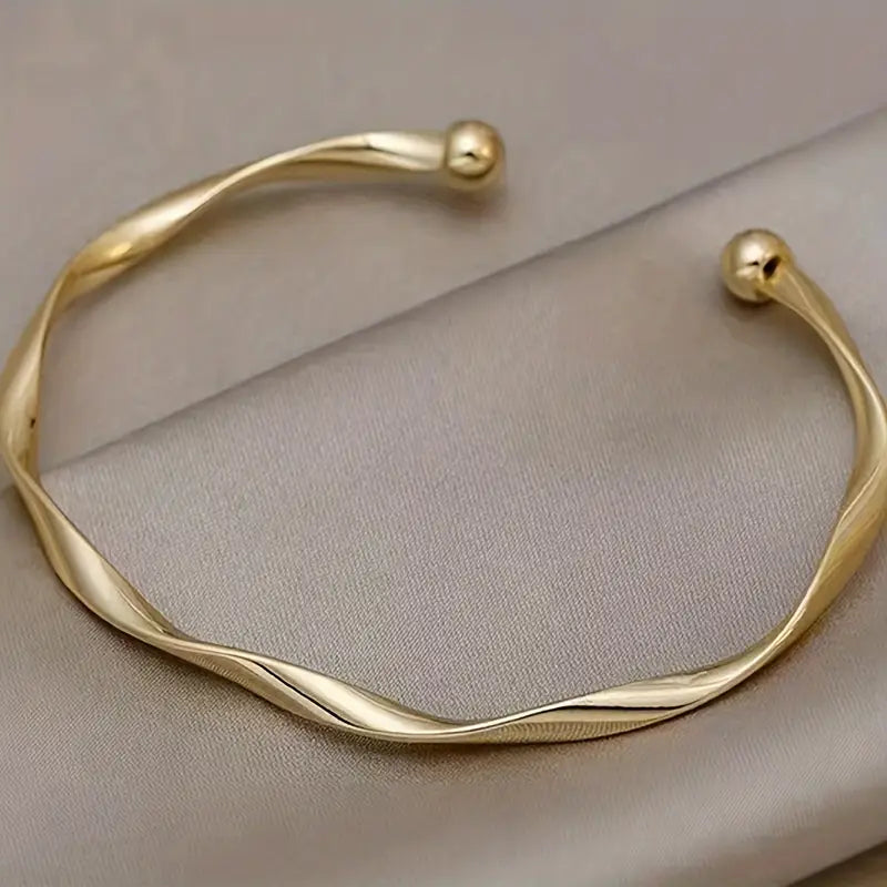 Minimalist Twisted Adjustable Women's Bangle