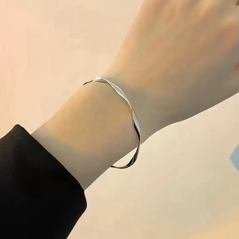 Minimalist Twisted Adjustable Women's Bangle
