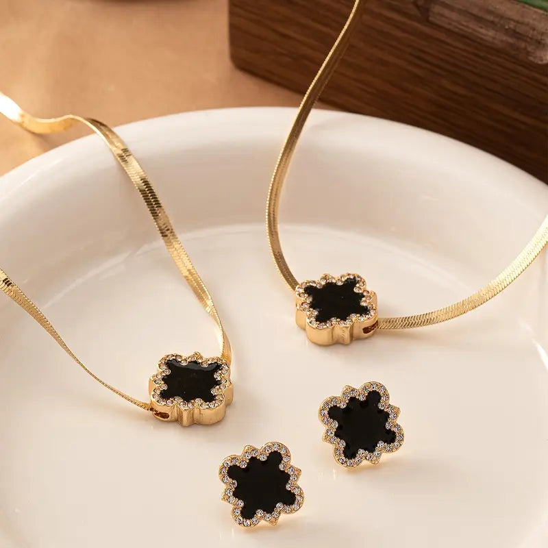 Vintage-Inspired Iron Jewelry for Women